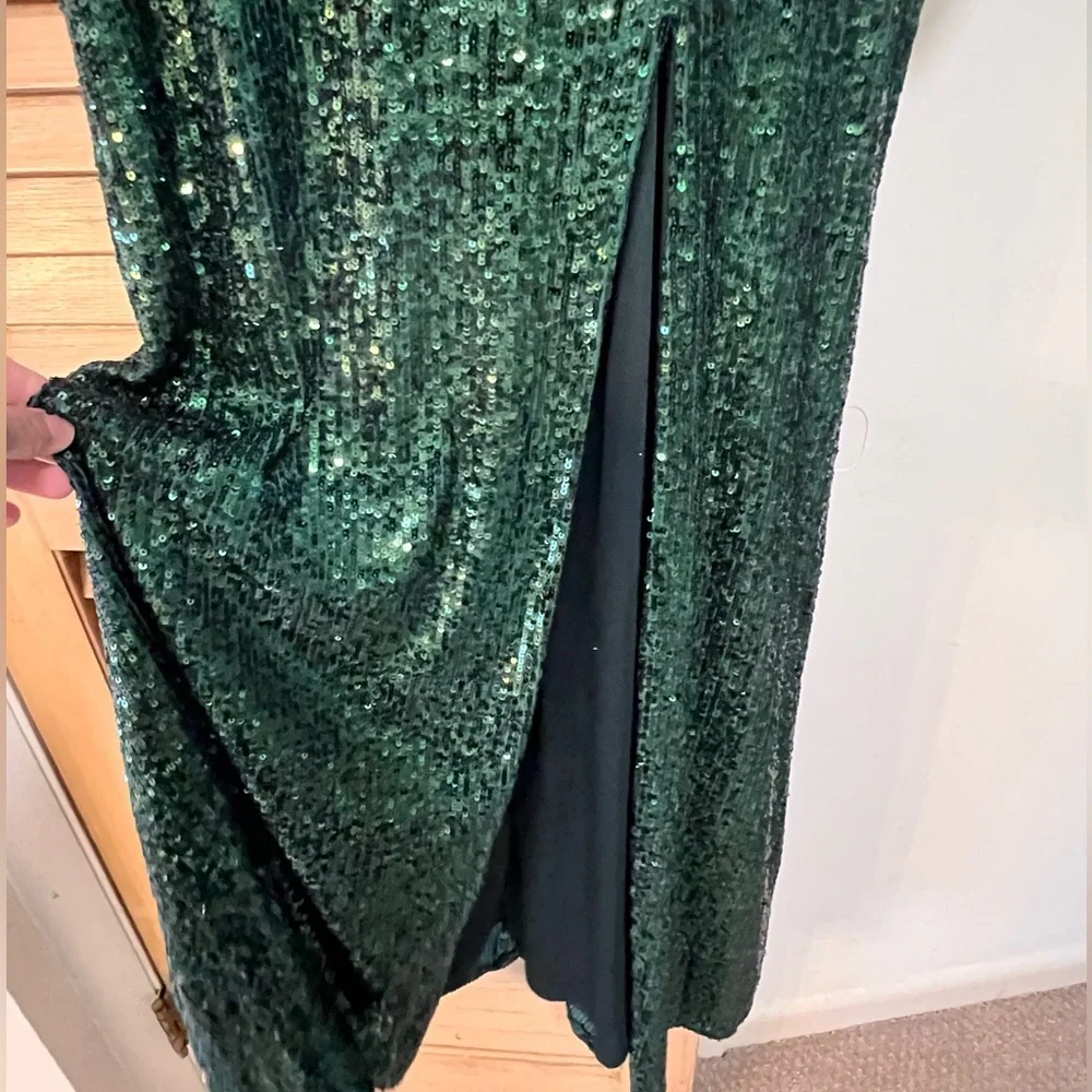 Xscape Dark Green Sequin Long Sleeve Gown sz 4 NWT - Picture 9 of 13